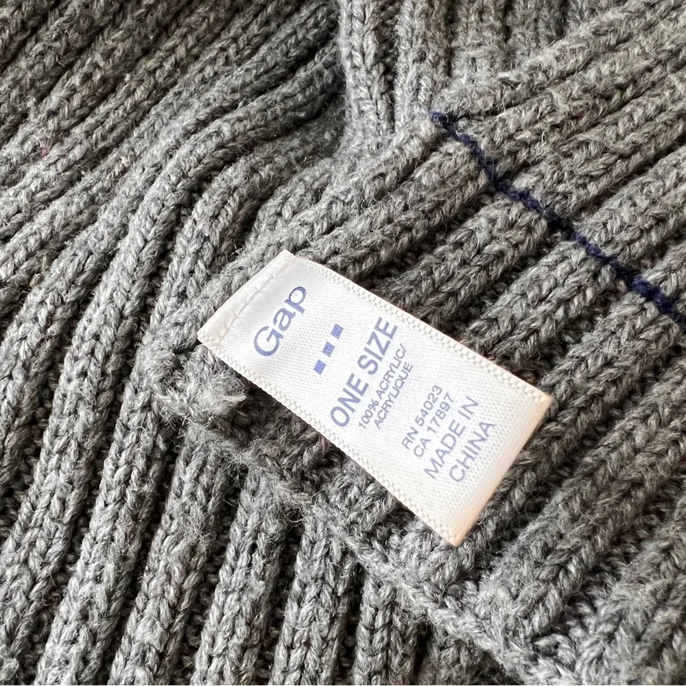 Gap gray scarf